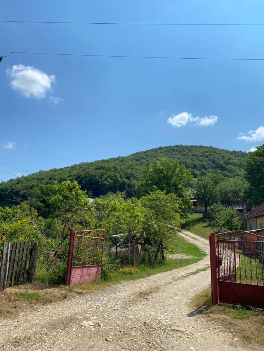 Satul (Vărai) – o comunitate a porților deschise
